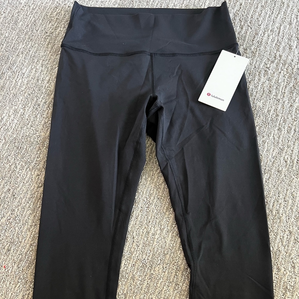 Black Lululemon Wunder Under Leggings.